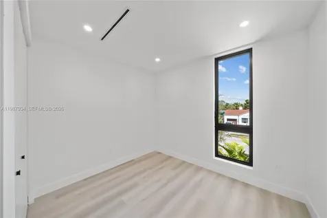 536 NW 48th Street Miami FL 33127