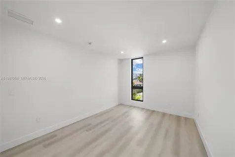 536 NW 48th Street Miami FL 33127