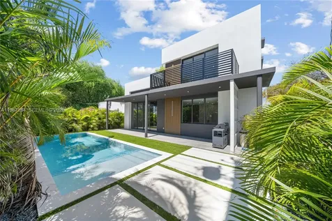 536 NW 48th Street Miami FL 33127