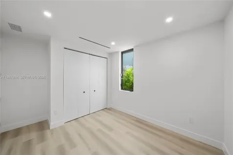 536 NW 48th Street Miami FL 33127