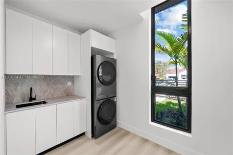 536 NW 48th Street Miami FL 33127