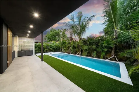 536 NW 48th Street Miami FL 33127