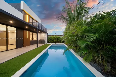 536 NW 48th Street Miami FL 33127