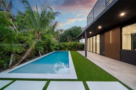 536 NW 48th Street Miami FL 33127