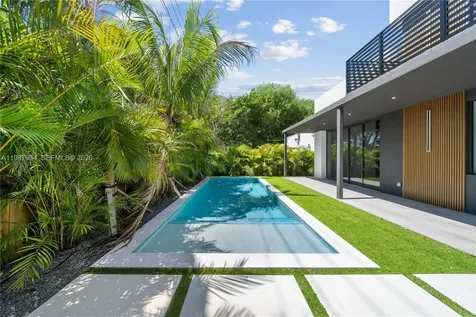 536 NW 48th Street Miami FL 33127