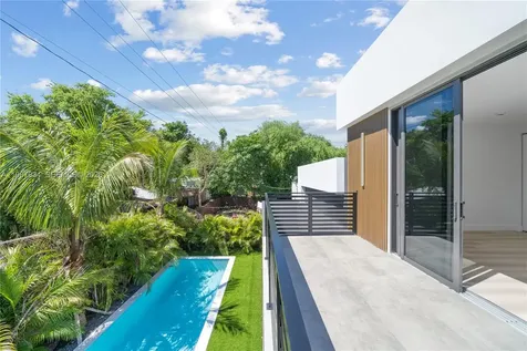 536 NW 48th Street Miami FL 33127