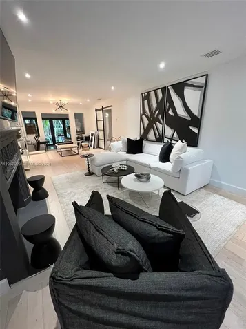 5173 Alton Road Miami Beach FL 33140