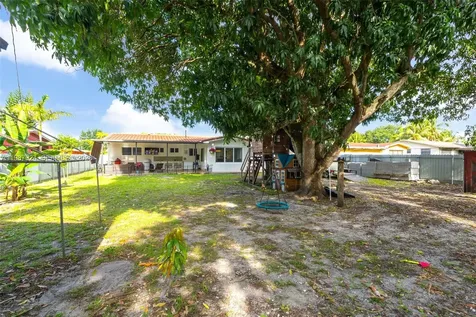 10747 NW 22nd Court Miami FL 33167