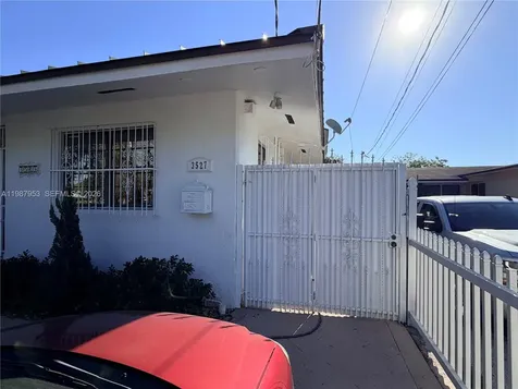 3525 SW 92nd Avenue Miami FL 33165