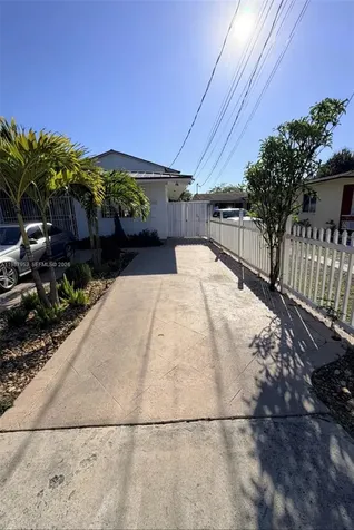 3525 SW 92nd Avenue Miami FL 33165