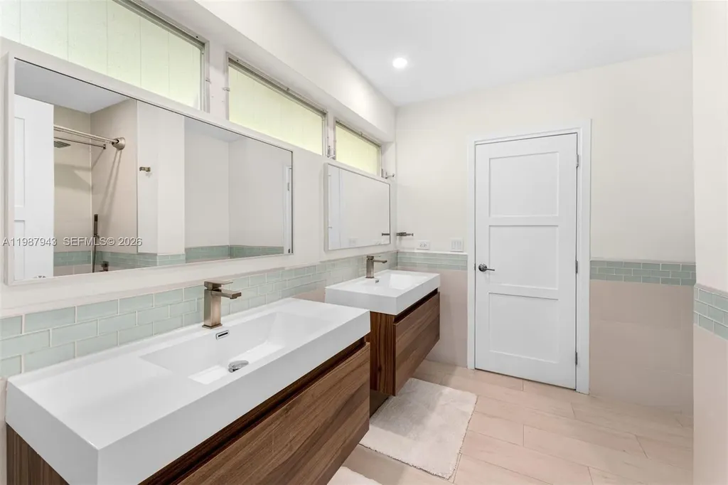 1525 Diplomat Parkway Hollywood FL 33019