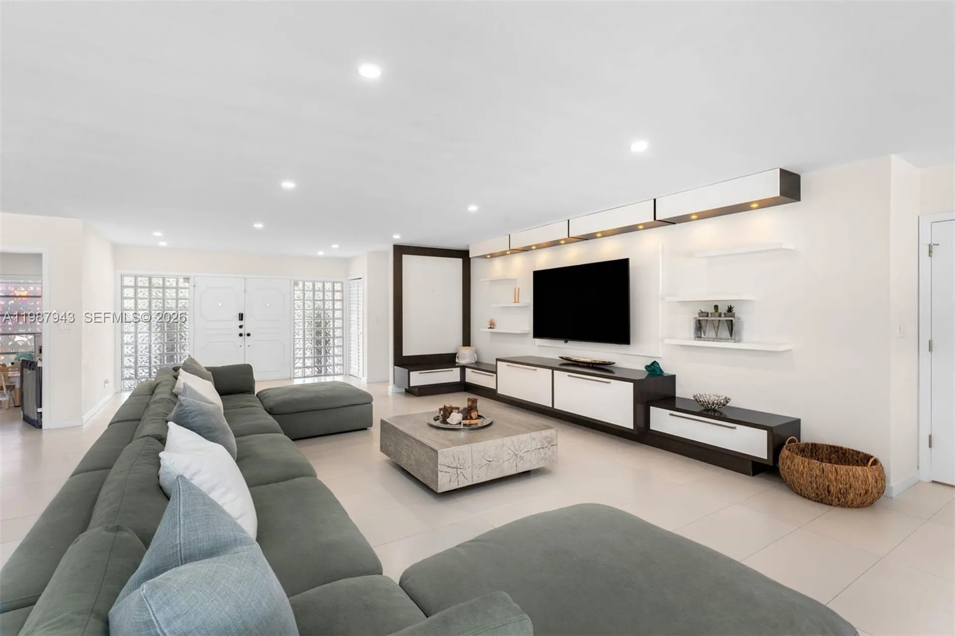 1525 Diplomat Parkway Hollywood FL 33019