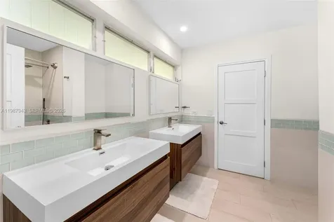1525 Diplomat Parkway Hollywood FL 33019