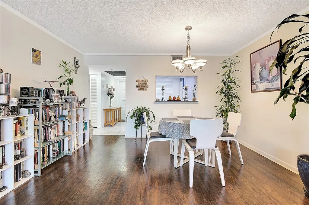 1100 Colony Point Circle Pembroke Pines FL 33026