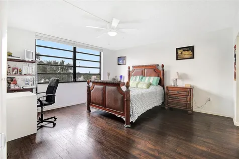 1100 Colony Point Circle Pembroke Pines FL 33026