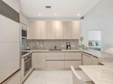 6799 Collins Avenue Miami Beach FL 33141