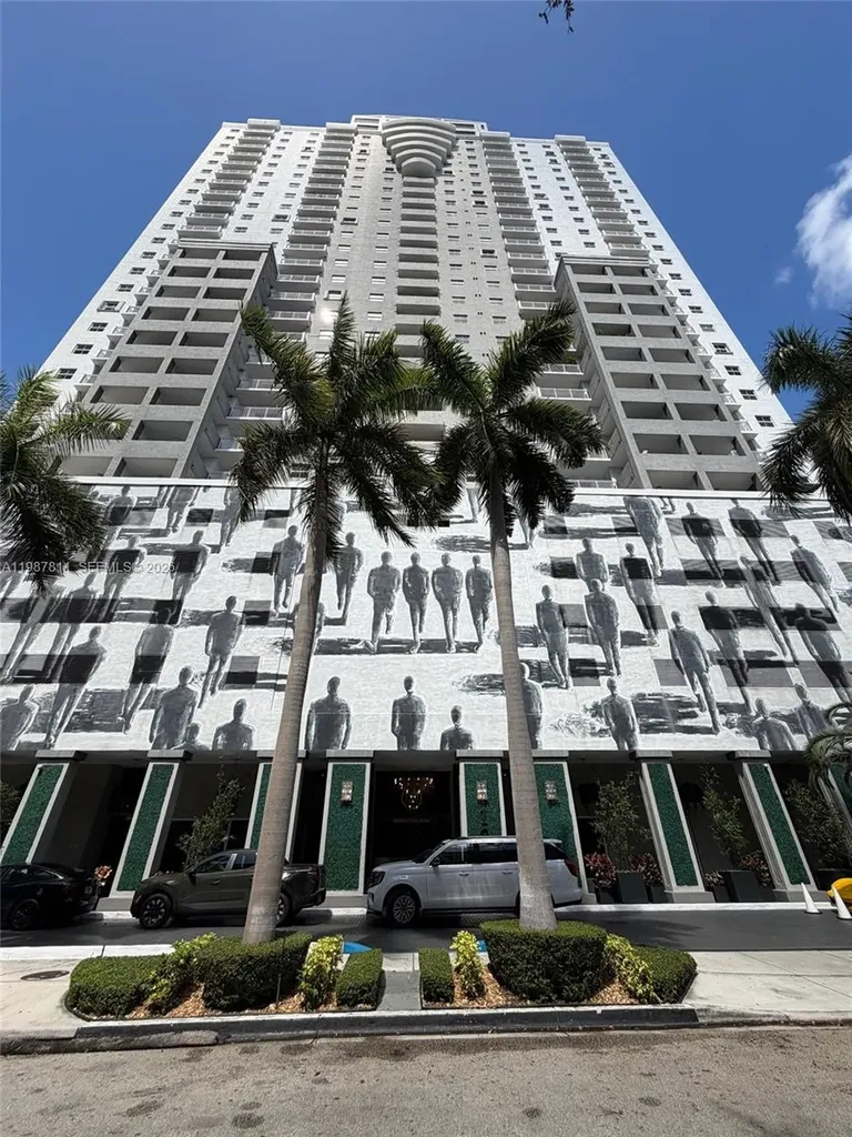 185 SE 14th Terrace Miami FL 33131