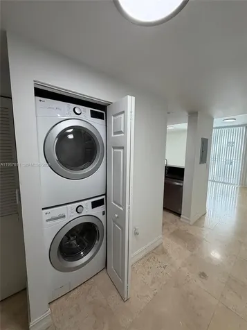 185 SE 14th Terrace Miami FL 33131