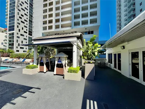 185 SE 14th Terrace Miami FL 33131