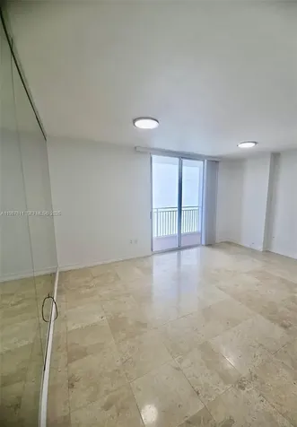 185 SE 14th Terrace Miami FL 33131