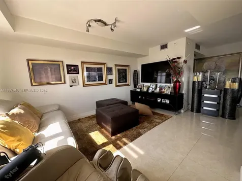 1000 Quayside Terrace Miami FL 33138