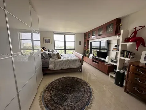 1000 Quayside Terrace Miami FL 33138