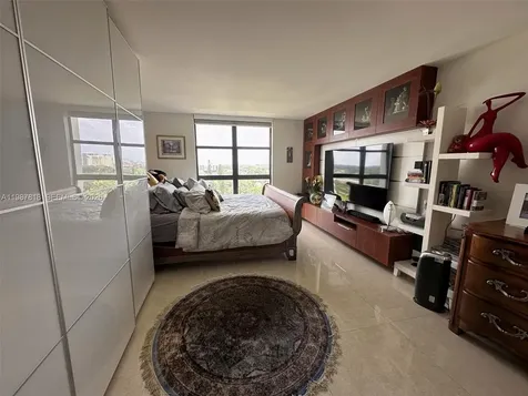 1000 Quayside Terrace Miami FL 33138
