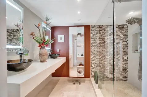 1000 Quayside Terrace Miami FL 33138