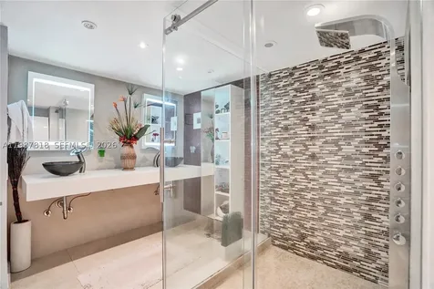 1000 Quayside Terrace Miami FL 33138