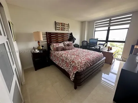 1000 Quayside Terrace Miami FL 33138
