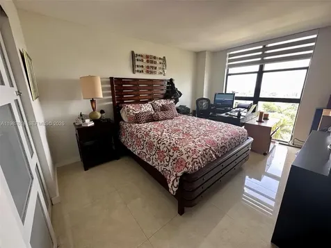 1000 Quayside Terrace Miami FL 33138