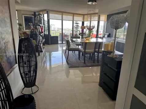 1000 Quayside Terrace Miami FL 33138