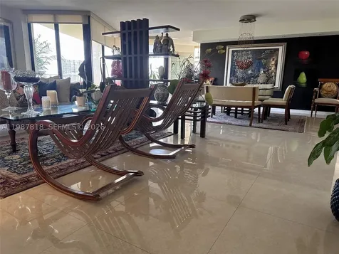 1000 Quayside Terrace Miami FL 33138