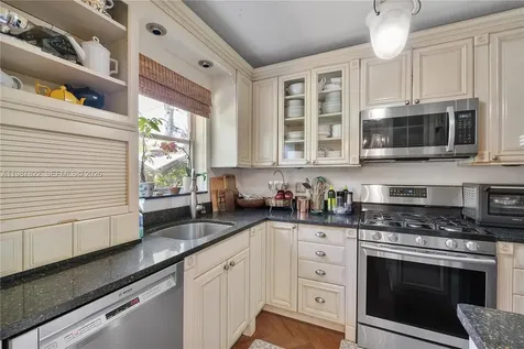 5961 SW 46th Terrace Miami FL 33155