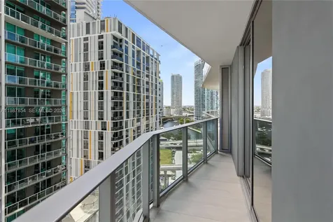 77 SE 5th Street Miami FL 33131