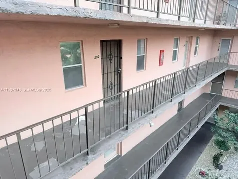 2841 Somerset Drive Lauderdale Lakes FL 33311