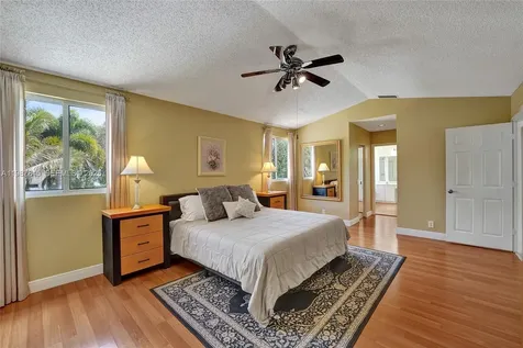 484 Cambridge Drive Weston FL 33326