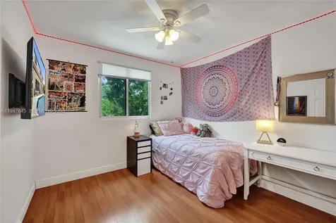 484 Cambridge Drive Weston FL 33326