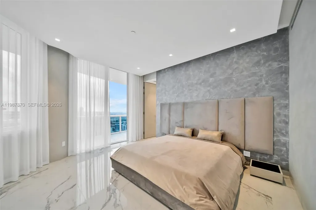 2711 S Ocean Drive Hollywood FL 33019