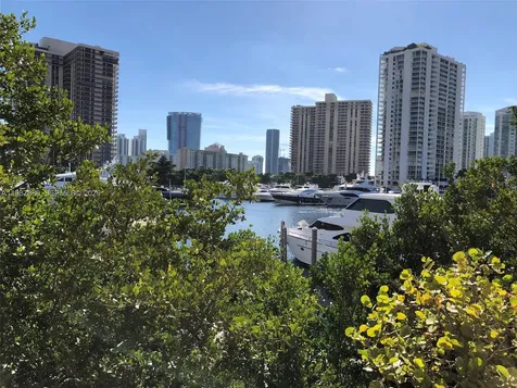 19901 E Country Club Drive Aventura FL 33180