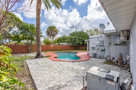 3751 SW 32nd Court West Park FL 33023