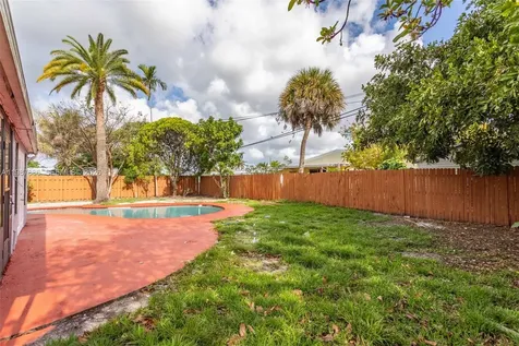 3751 SW 32nd Court West Park FL 33023