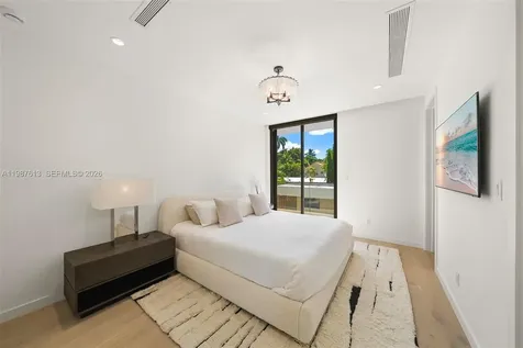 4041 S Le Jeune Road Miami FL 33146