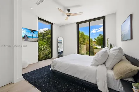 4041 S Le Jeune Road Miami FL 33146