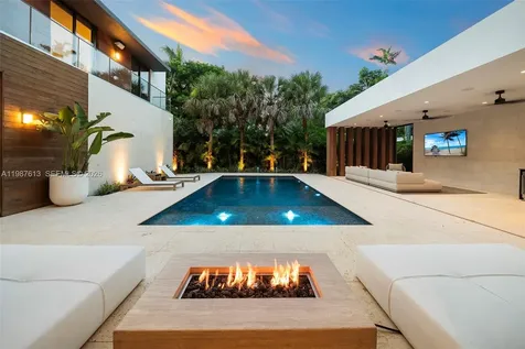 4041 S Le Jeune Road Miami FL 33146