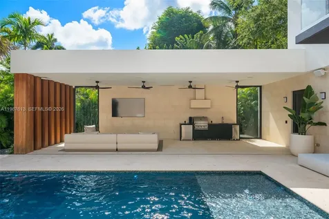 4041 S Le Jeune Road Miami FL 33146