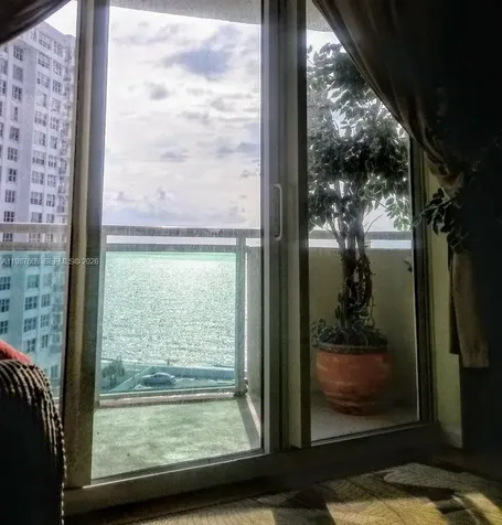Hollywood FL 33019
