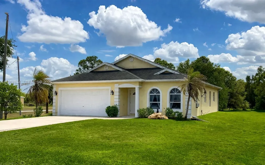 166 Pine Cone Avenue Clewiston FL 33440