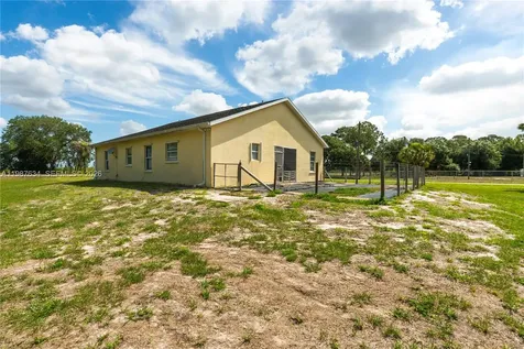 166 Pine Cone Avenue Clewiston FL 33440