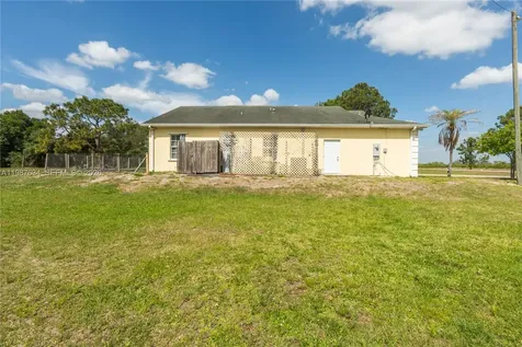 166 Pine Cone Avenue Clewiston FL 33440